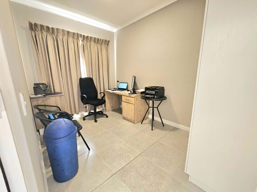 2 Bedroom Property for Sale in Oakglen Western Cape